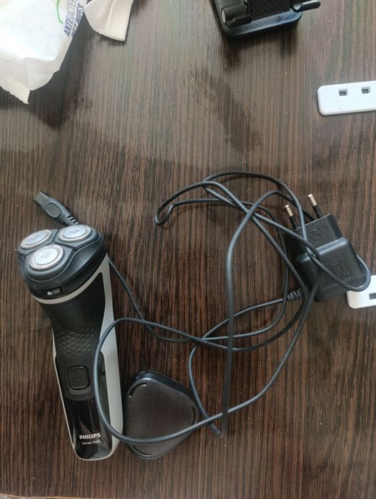 Електробритва PHILIPS серії 1000