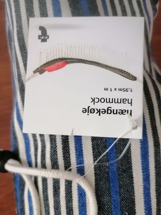 Cama de rede azul riscas