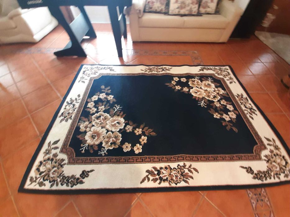 Carpete com motivos florais