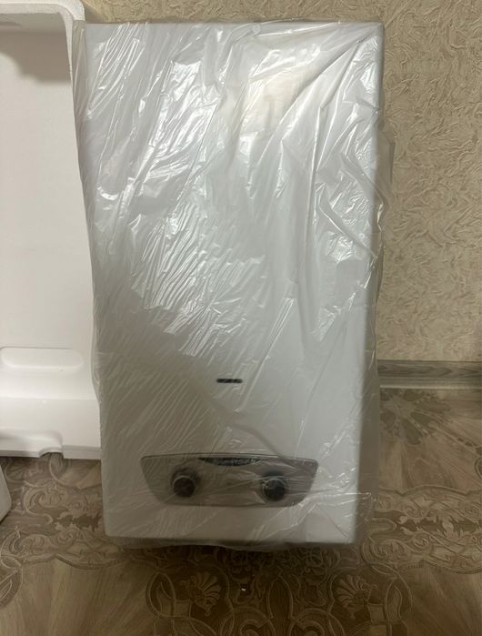 Продам газовую колонку Ariston