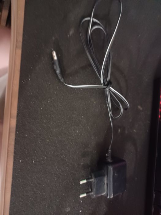 Sprzedam router NEtis WF2419I z kablami - używany, w dobrym stanie