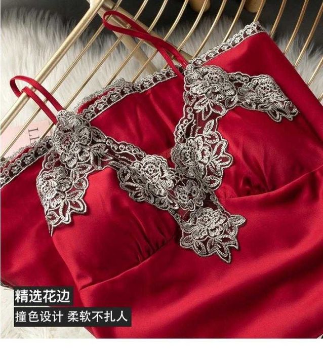 Халат із пеньюаром та піжамою