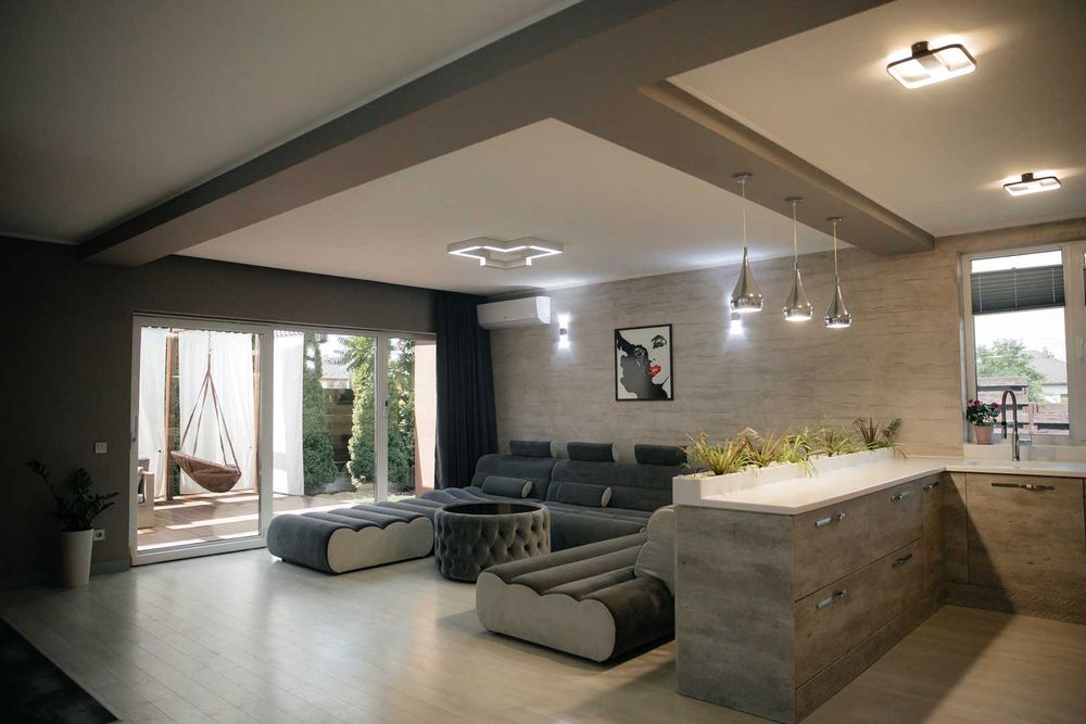 Продаж будинку з басейном та готовим для проживання у Вовчинцях