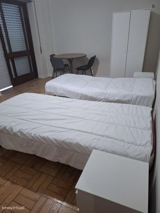 Room - located in Baixa Coimbra