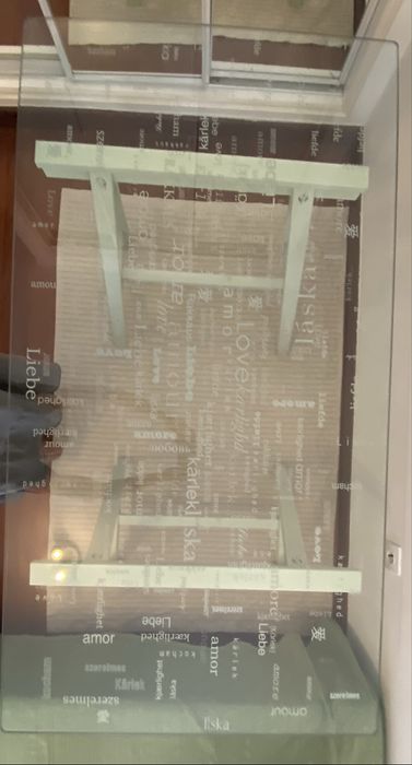 Secretaria com tampo de vidro IKEA