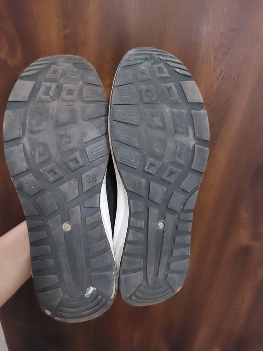 Używane buty, stan dostateczny