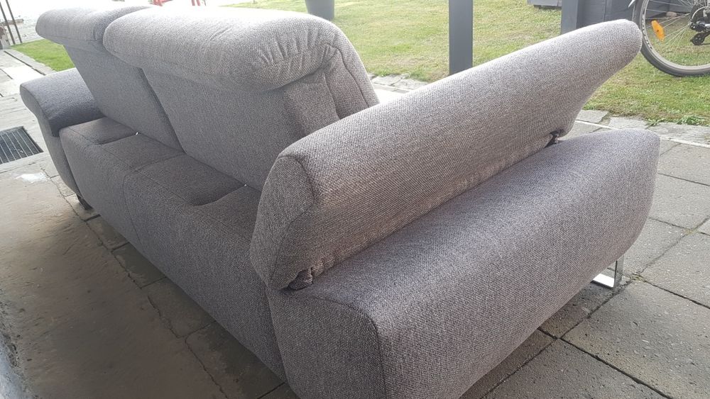 Sofa z przesuwnymi oparciami