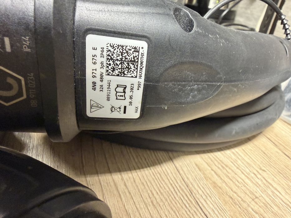 Оригінальний зарядний пристрій Audi E-Tron повний комплект, оригінал!