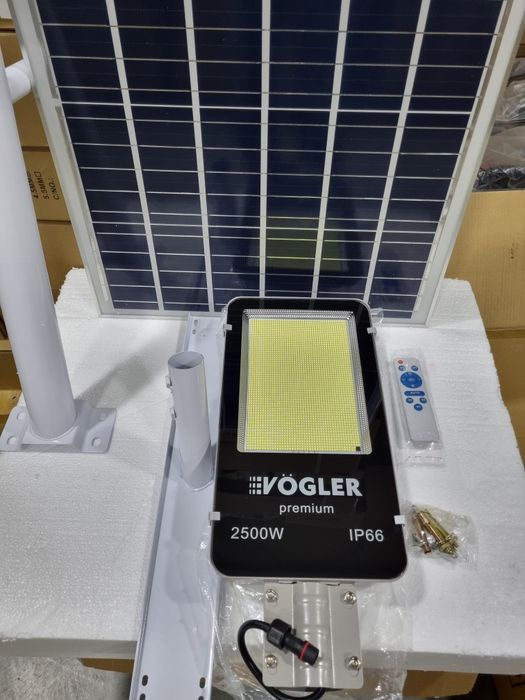 Lampa Uliczna Solarna VÖGLER GmBh wersja PREMIUM 2500W, latarnia