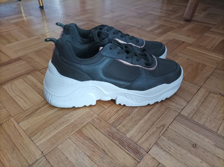 Sneakersy na platformie Cult