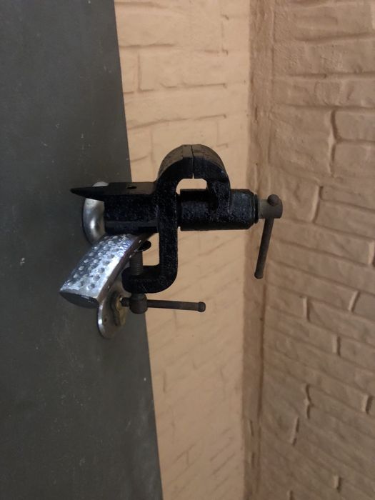 Продам тиски