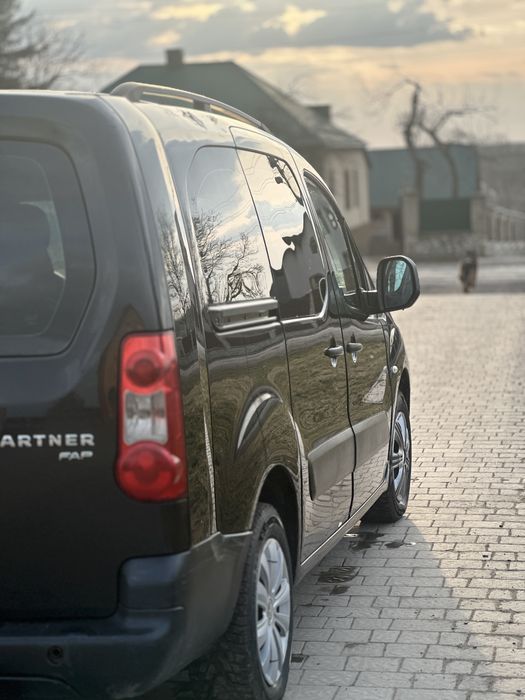 Пежо партнер 2  2009 року