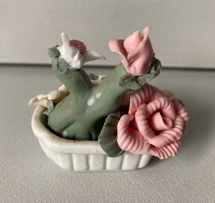 Figurinha de Cerâmica Decorativa - Flores