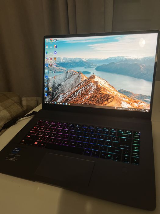 MSI Creator Z16 | i7-11800H | RTX 3060 | 32GB RAM | 1TB SSD | 16"