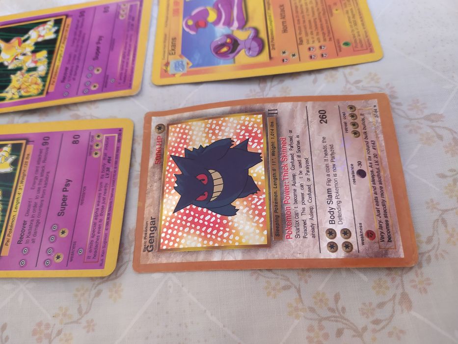 Lote de artigos e cartas pokemon