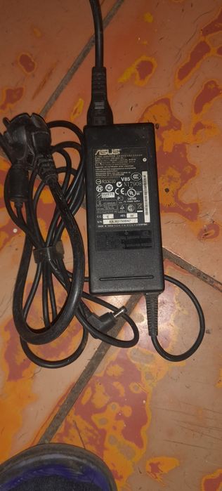 Блок питания для ноутбука штука 200 гривен