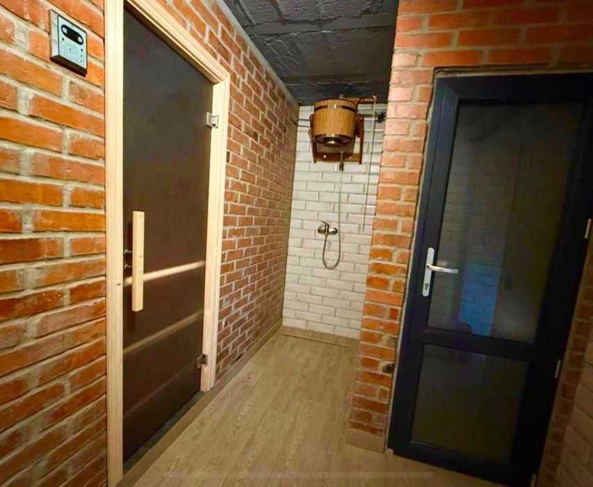 Вілла з лазнею,банкетним залом на 10спалень  для відпочинку /3012