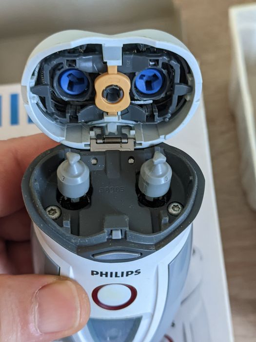 Електробритва Philips HQ6070