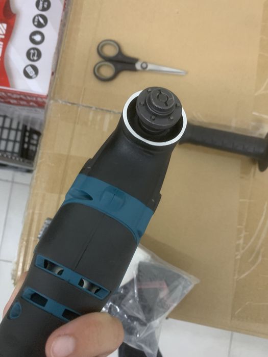 Serra multifuncoes a bateria