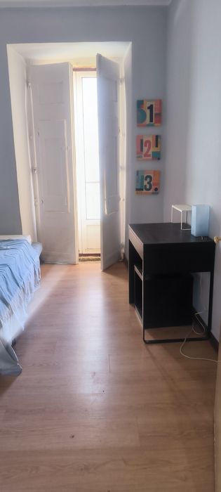 Quarto bem localizado bairro alto