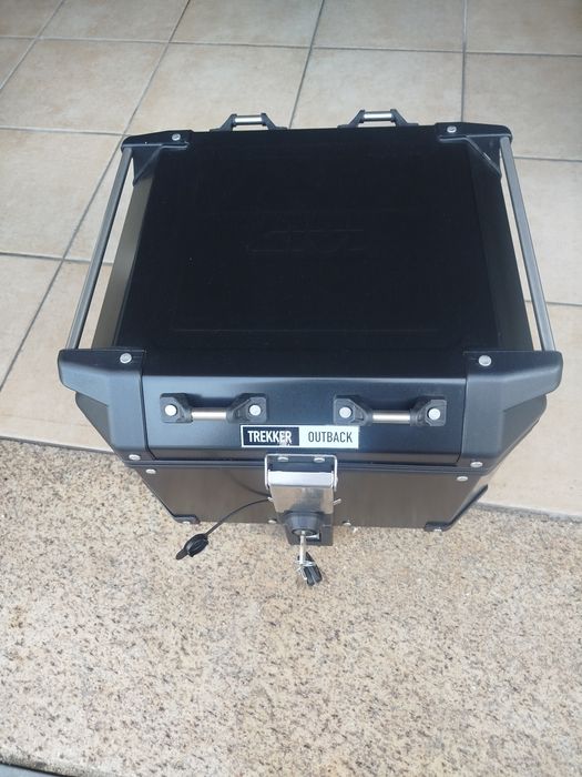 Givi trekker outback 42 lt +base suporte givi