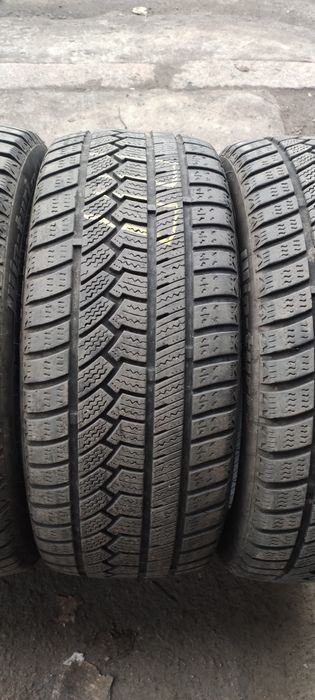 Гума зимова HIFLI 245/45R18