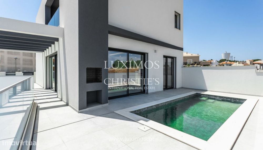 Moradia com piscina, para venda em Mexilhoeira Grande, Portimão, Alga