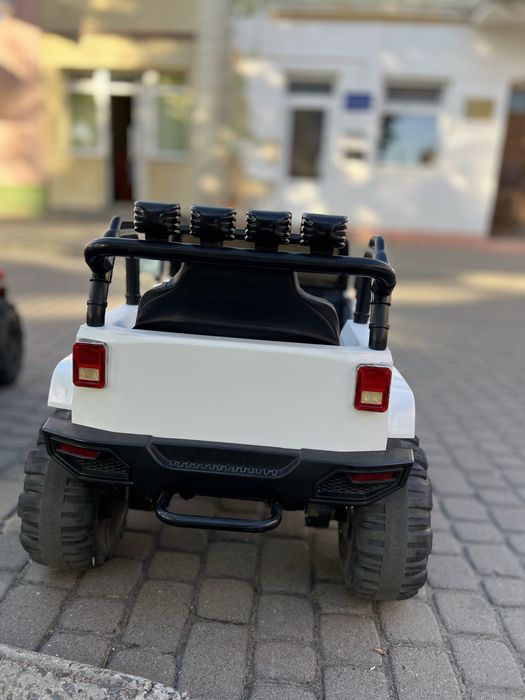 Дитячий електромобіль RAMIZ Jeep 2x2 (білий)