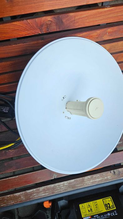 Antena panelowe Ubiquiti PBE-M5-400 z uchwytem
