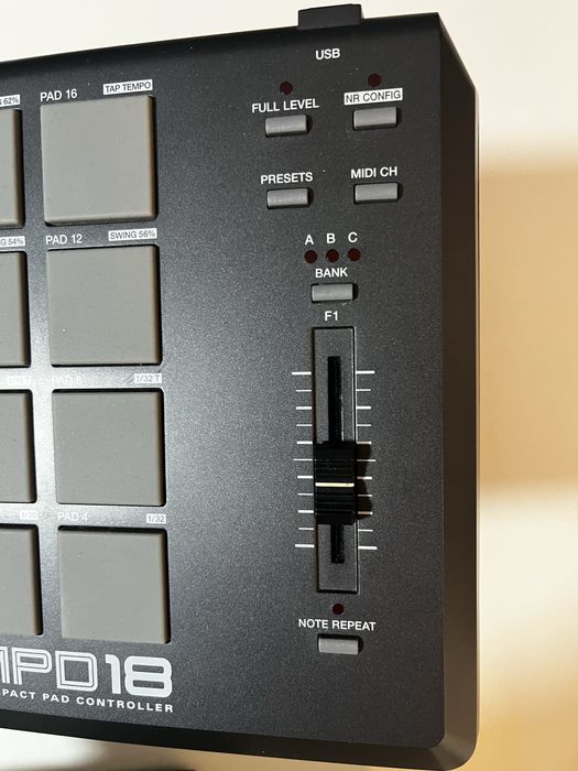 AKAI MPD-18 drum pad kontroler