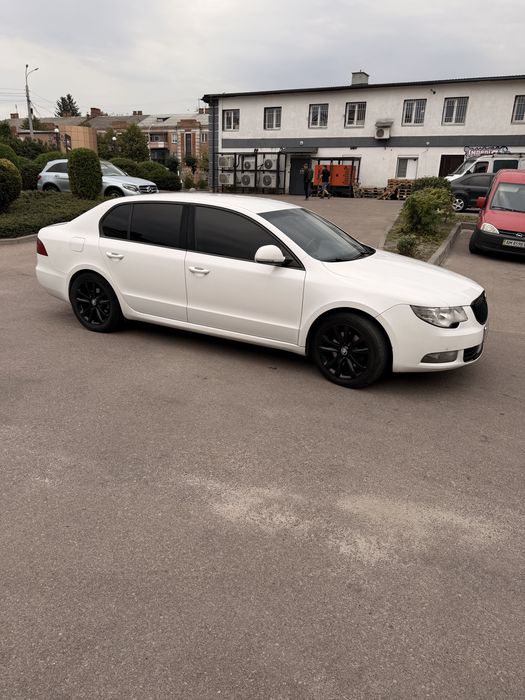 Skoda superb 2013 НЕ ФАРБ. КОМПЛЕКТАЦІЯ