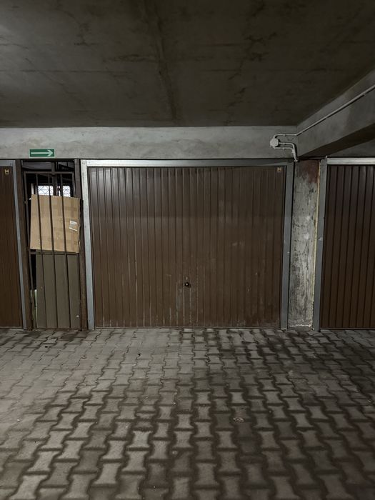 Wynajmę zamykane miejsce postojowe w parkingu podziemnym  przy Hallera