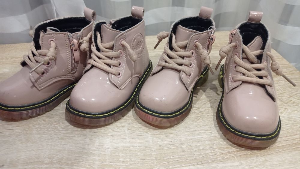 Дитяче взуття для двійні