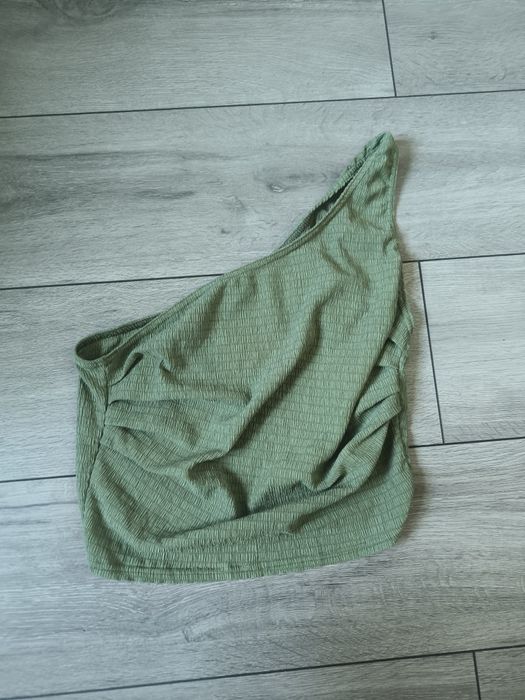 Zestaw trzech topów prettylittlething m