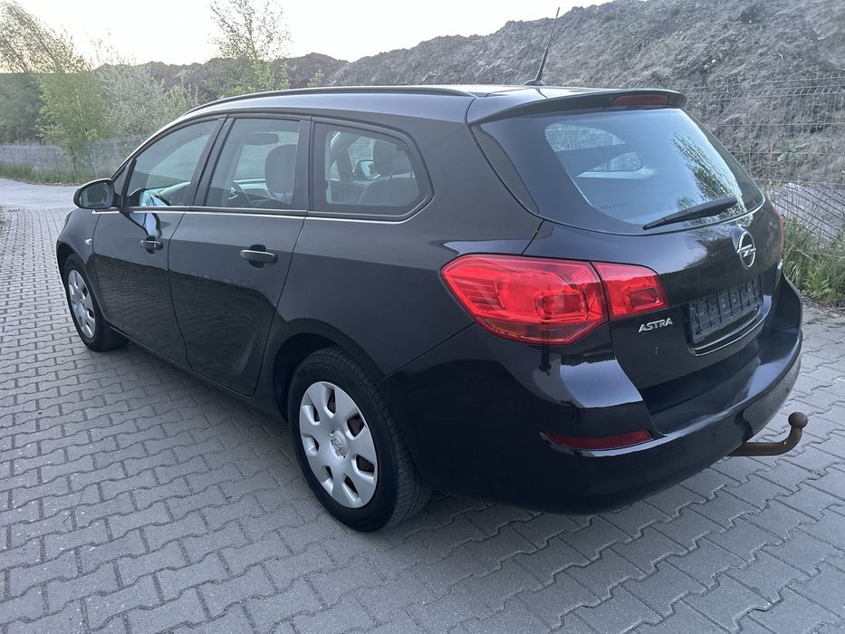 Opel Astra J 2011r 1.4 benzyna  Zadbany