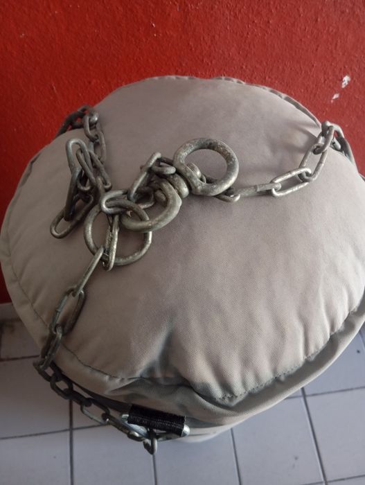 Saco de boxe cinzento