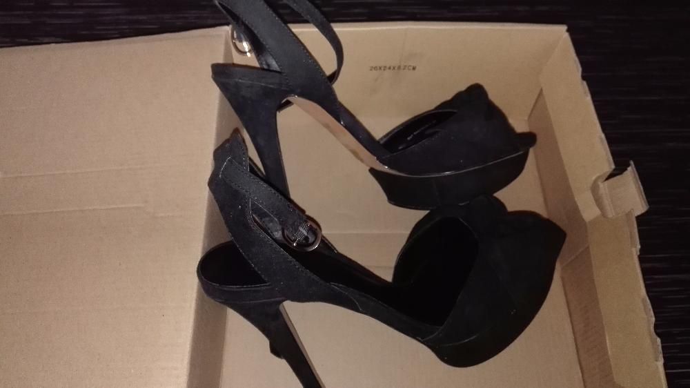 Sandálias pretas 37