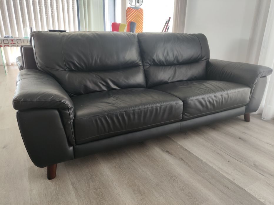 2 sofás 3 lugares (em pele)