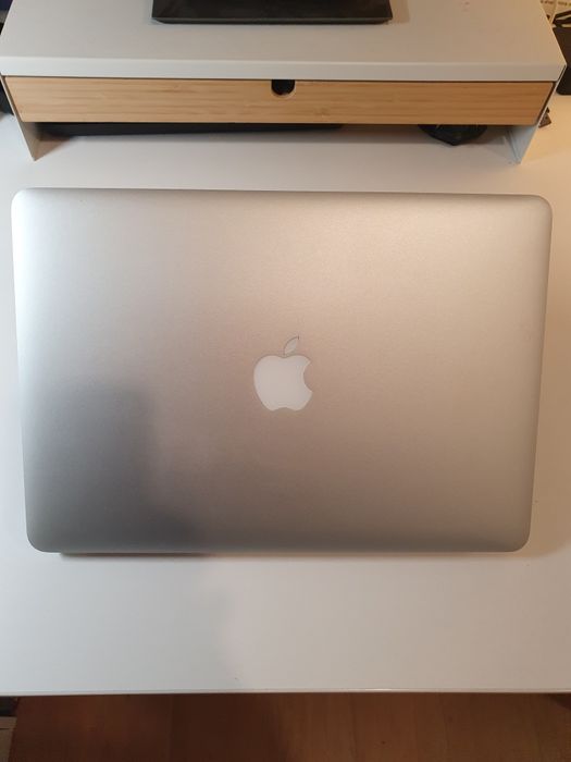 Macbook air używany z 2015 roku