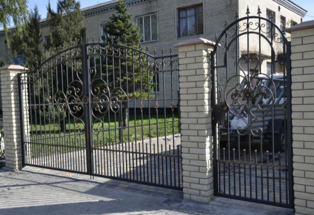 Ковані вироби. Ворота, огорожі, брама, дашок, перила, лавка.