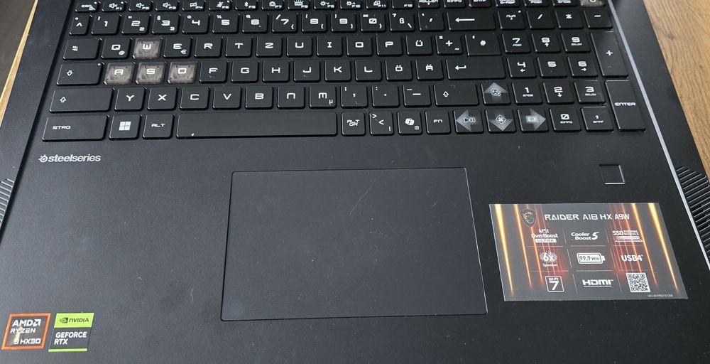 LAPTOP   MSI RAIDER HX AI Razen 9 64 GB Rtx 5080  2TB dysk