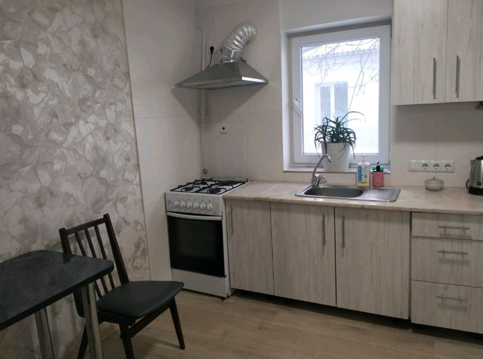 Здається подобово будиночок (не для св'яткувань). Тільки проживання.