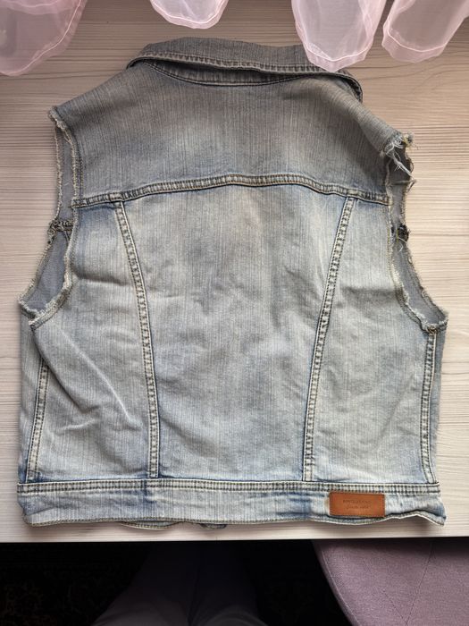 Джинсова жилетка для дівчинки
