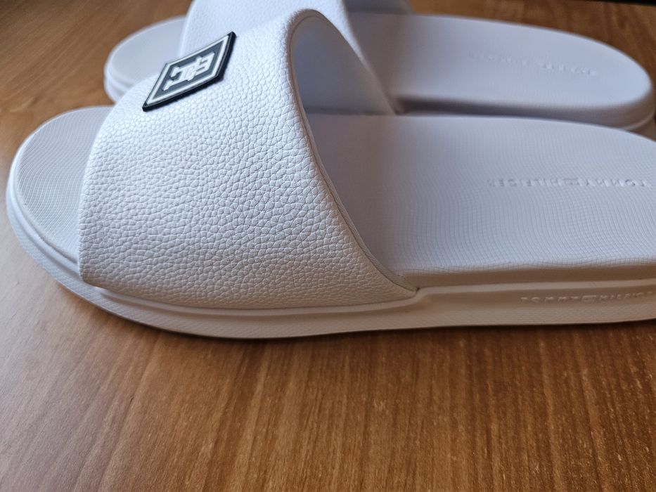 Nowe klapki Tommy Hilfiger rozmiar 46 białe