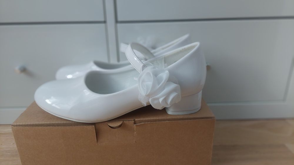 buty Jenny białe baleriny balerinki lakierowane lakierki komunia 36