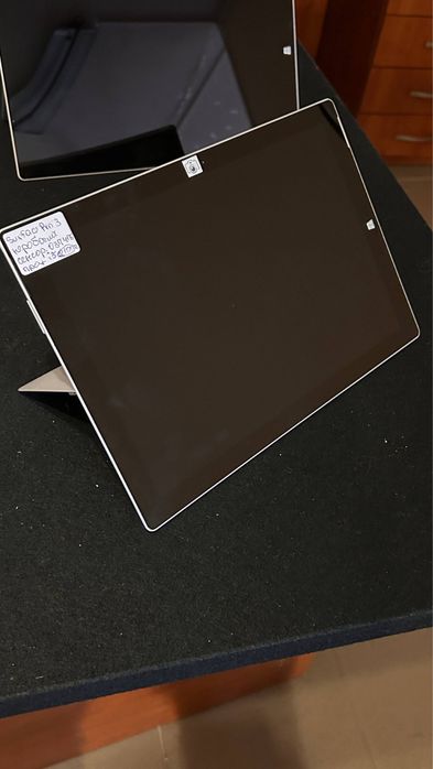 Планшети Microsoft Surface pro 3 з цілим екраном