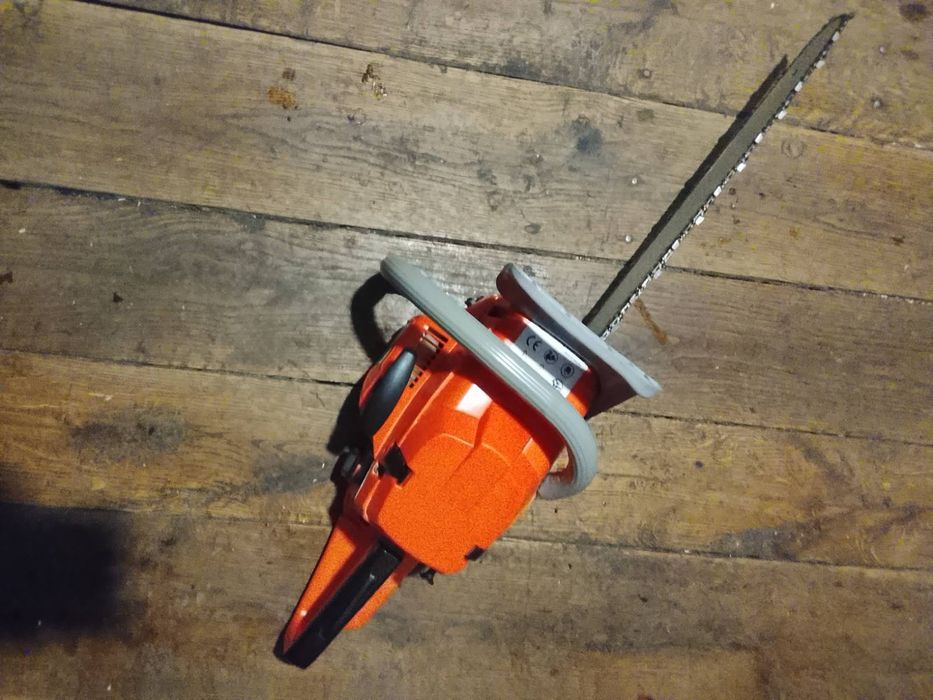 Бензопила Husqvarna 142 ХР (3.5 кВт, шина 45 см)