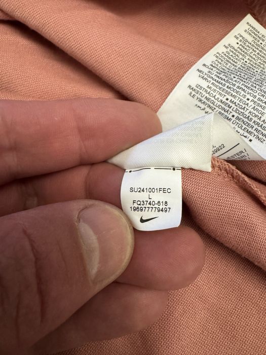 Продаю нову футболку NIKE ACG для чоловіків оригінал L розміру, насправді XL.