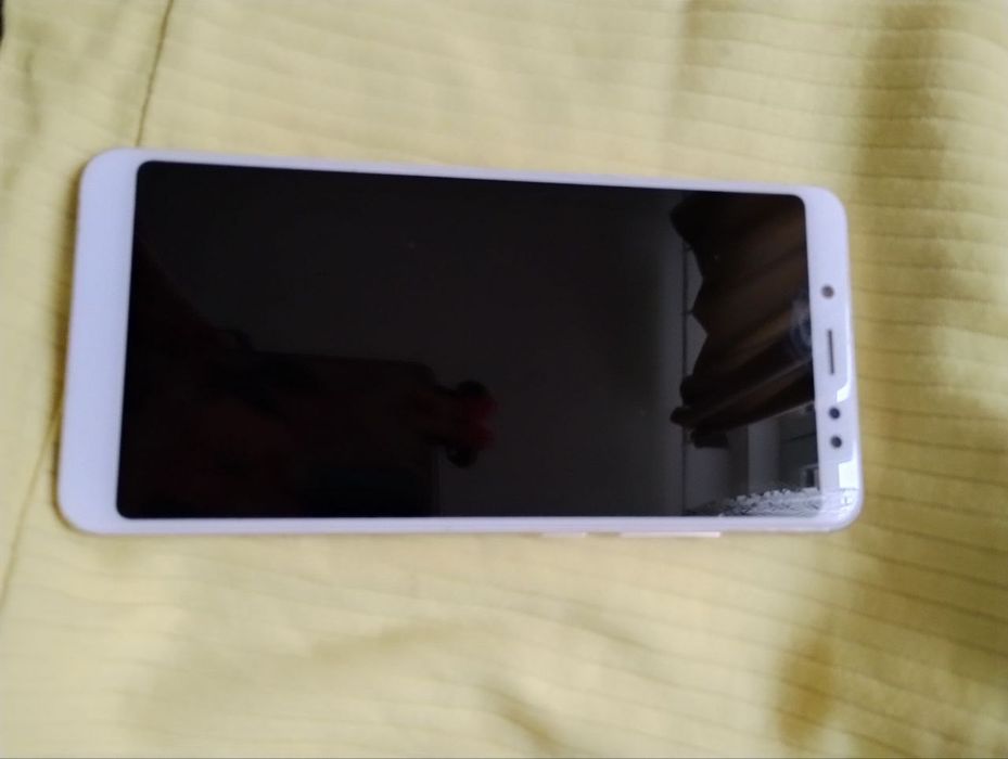 Телефон смартфон пам'ять 4/64 Xiaomi Redmi Note 5