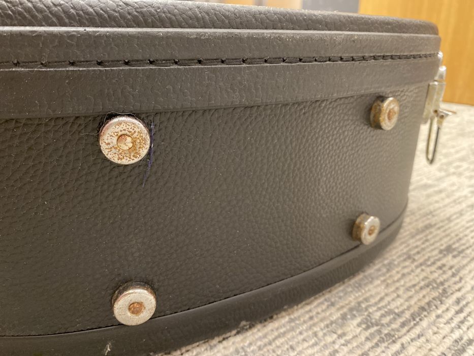 Twardy pokrowiec FENDER